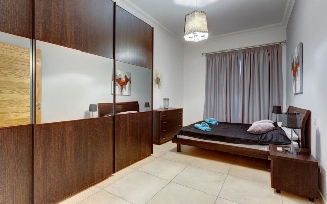 Gorgeous Apartment With Terrace in Fort Cambridge, Pool