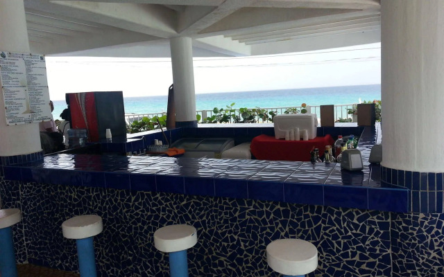 Hotel On Vacation Blue Reef
