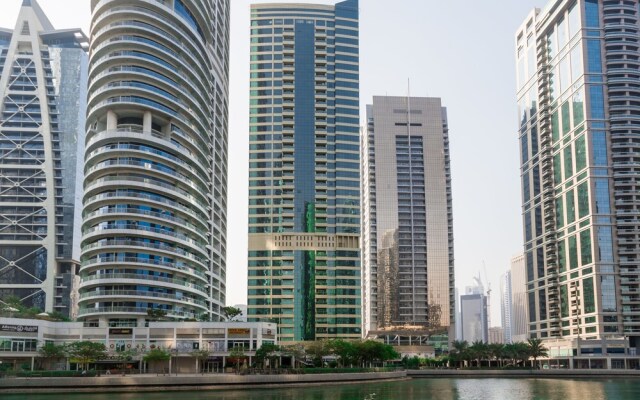 Lake City Tower by HiGuests Vacation Homes