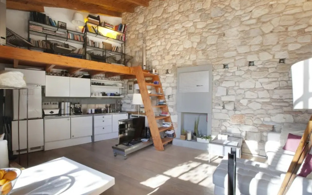 Live in the Shadow of the Acropolis