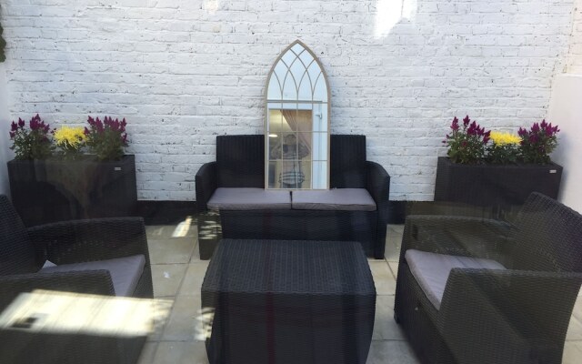 Inviting 6-bed House in London