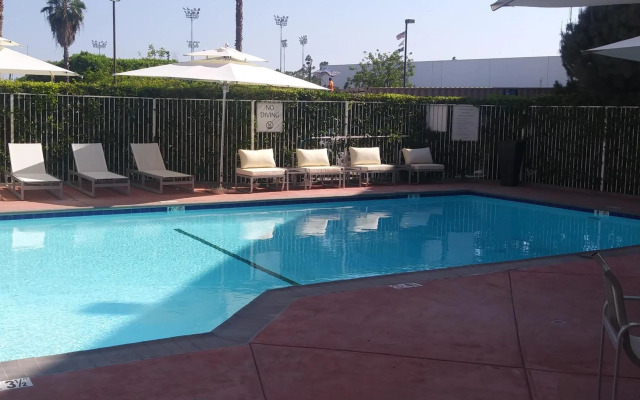 Best Western Plus Commerce Hotel