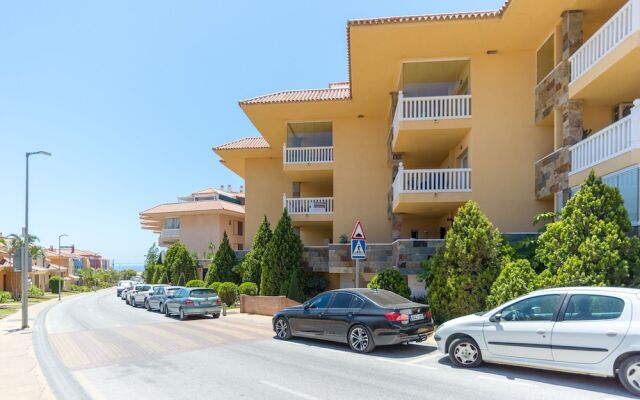 Malagasuite Higueron Beach And Pool Apartment