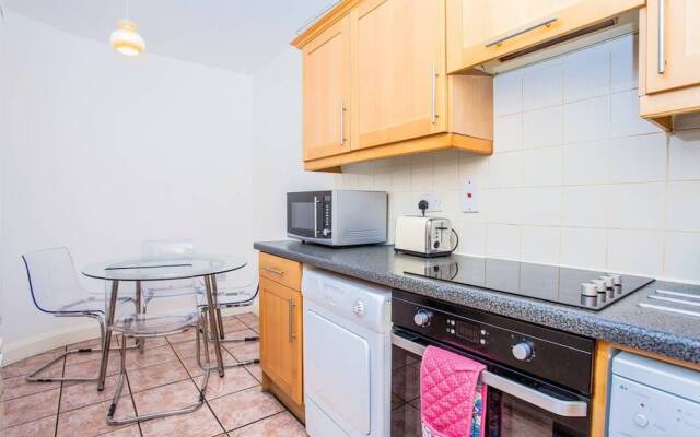 2 Bedroom Apartment 15 Minutes From City Centre