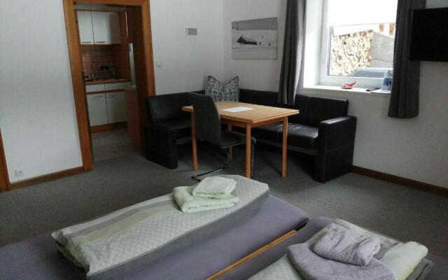 2 Zimmerwohnung mit Küche u. Bad