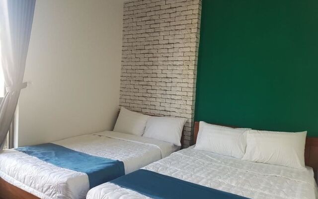 Leaves of Grass Boutique Hotel