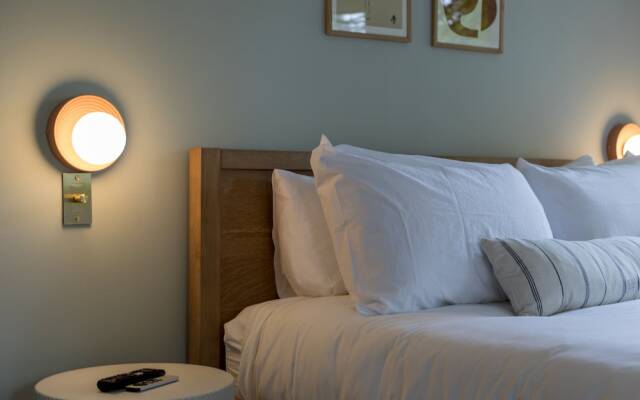 The Grandview Collection - Newark