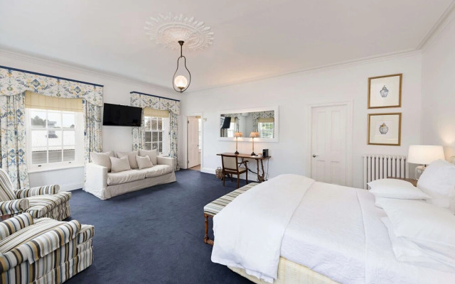 Oscars Waterfront Boutique