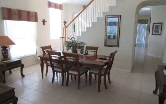 R1 Glenbrook 5 bed / 4 Bath