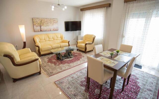 Friendly Flat 4