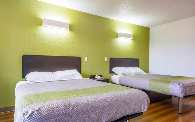 Motel 6 Alexandria, LA - South