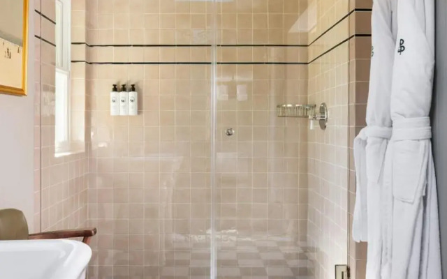 Le Petit Pali Brentwood West Los Angeles