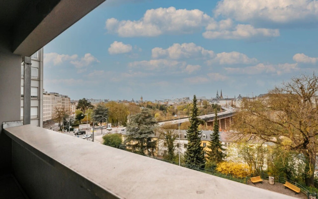 City's Best View, Spacious 2BR Apartment W Balcony