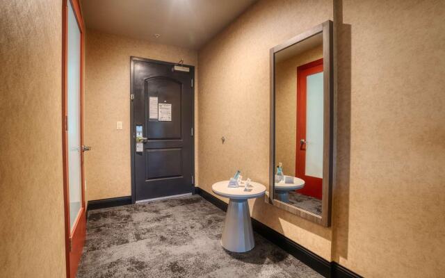 Best Western Premier NOHO Inn