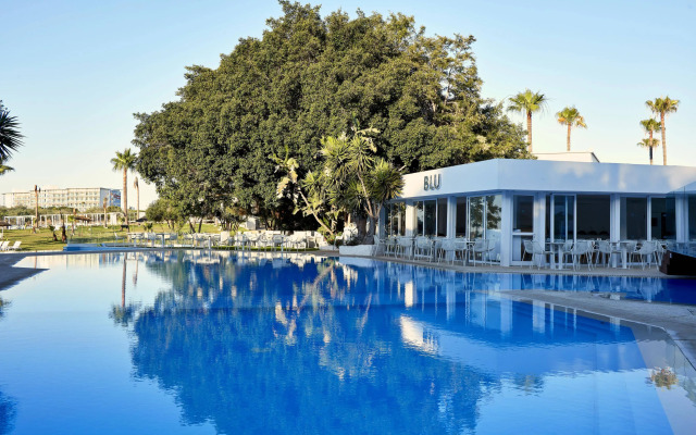 So White Club Resort
