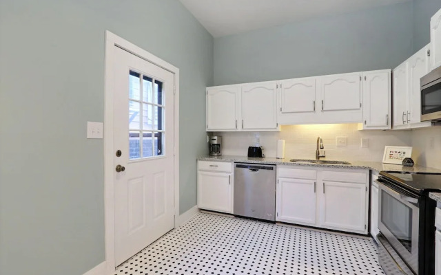 Gallery Stays - Amiri Pop