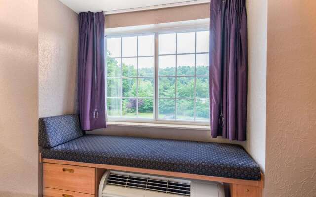 Microtel Inn & Suites by Wyndham Hazelton/Bruceton Mills