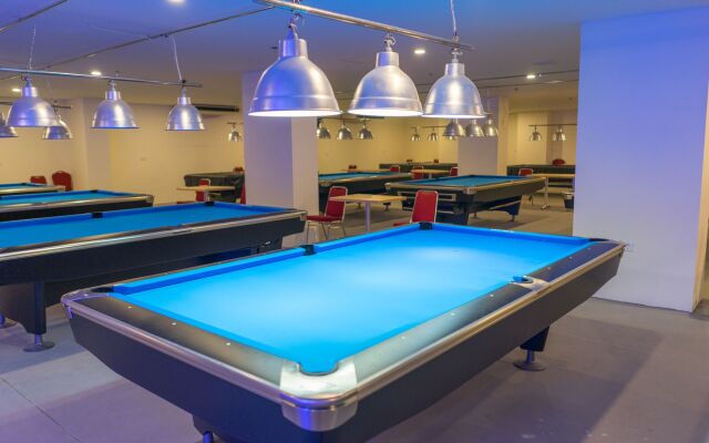 I&M Hotel Billiard