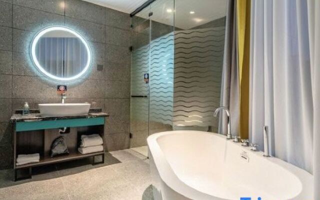 Yunjing Hotel (Luohe Shabei Dennis Convention and Exhibition Center)