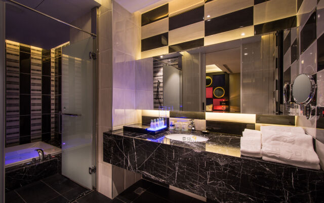 Uher Luxury Resort & Hotel