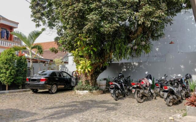 OYO 1028 Garuda Residence