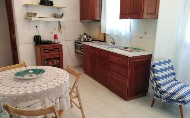 Kamari Beach guest house