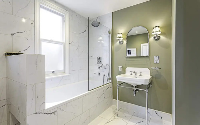 Bermondsey Bliss: Views, Comfort, and City Access!