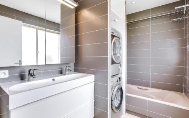 Wonderful fully renovated 2BR on the last floor.