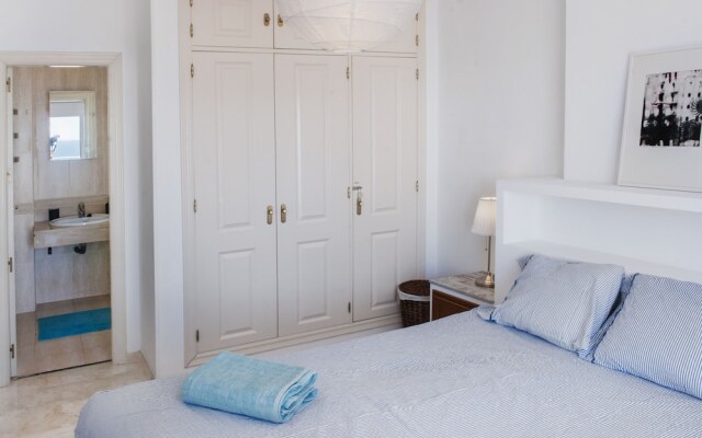 Beachclose Apartment with Large Terrace and Pool Ref 6
