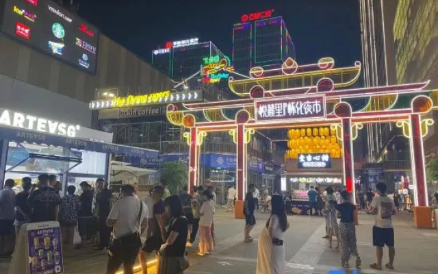 Xisu Homestay (Huaihua South Station Wanda Plaza)