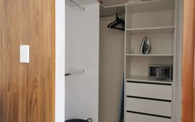 Serviced Waterfront Whole Villa Sydney