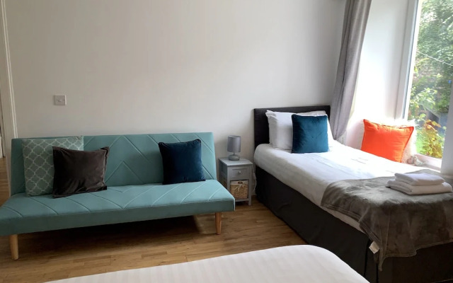 Charming 5-bed Apartment in Edinburgh