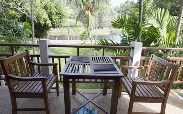 Lovely Nai Harn Apartment