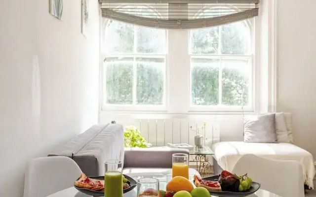 Leinster Square Deluxe Apartment in Central London