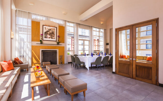 Hotel Giraffe by Library Hotel Collection