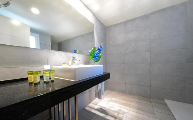 Aqua Suites
