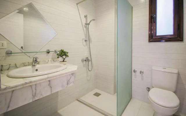Beautiful studio with sea view and pool view