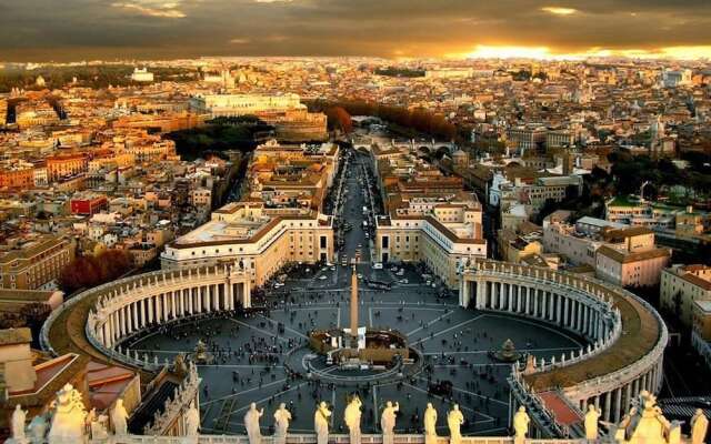 Vatican Rooms Guest House