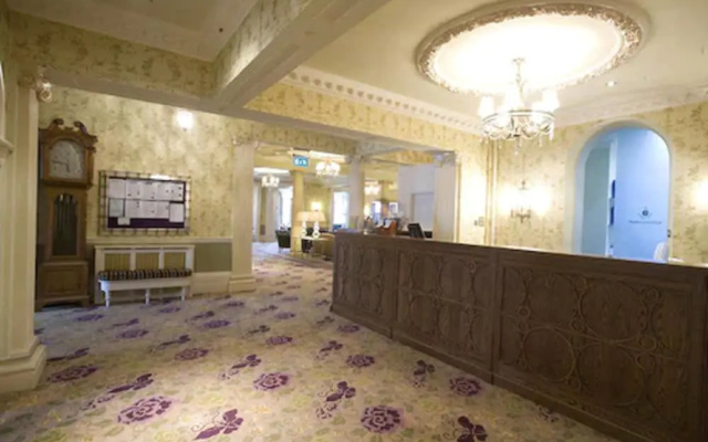 Phyllis Court Members Club
