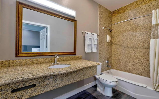 Crowne Plaza Suites Arlington by IHG