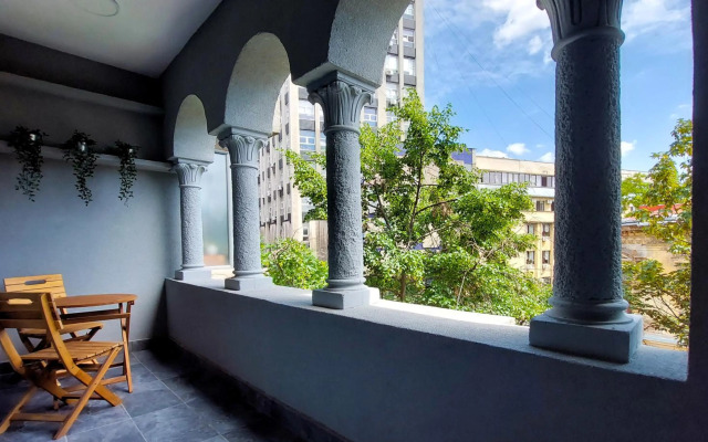 AMZEI Studios & Suites