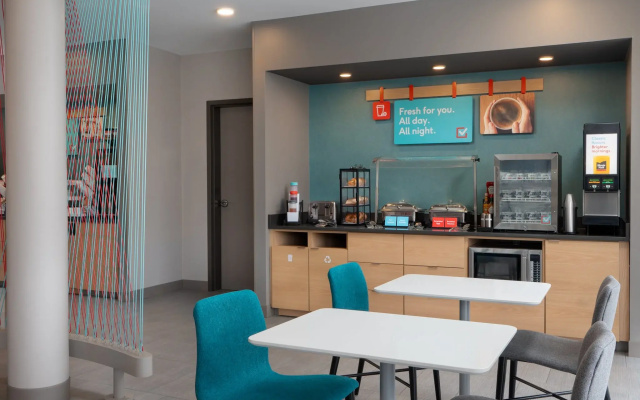 avid hotel Oak Creek by IHG