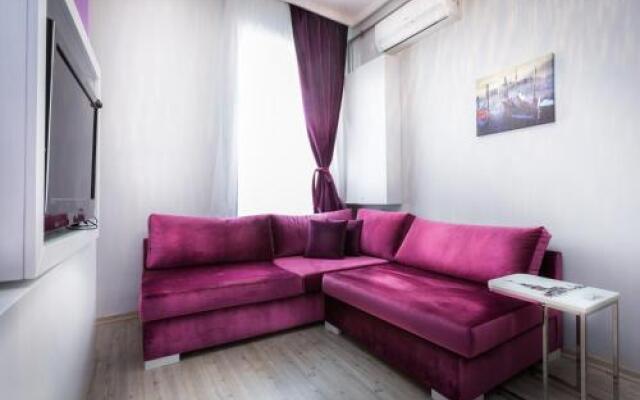 De Moon Suites Hotel