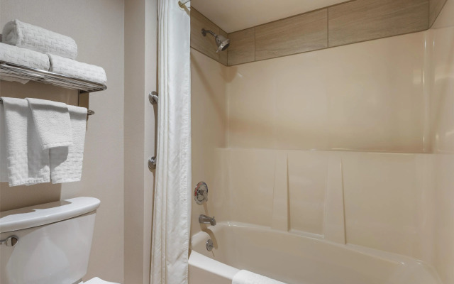 Best Western Plus Oak Harbor Hotel & Conference Center