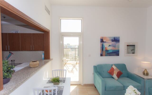 Lofty apt with panoramic view terrace