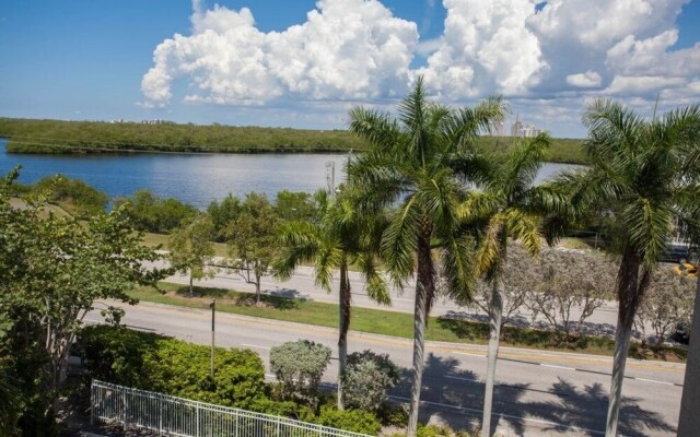 Hickory Bay West 407 - MO