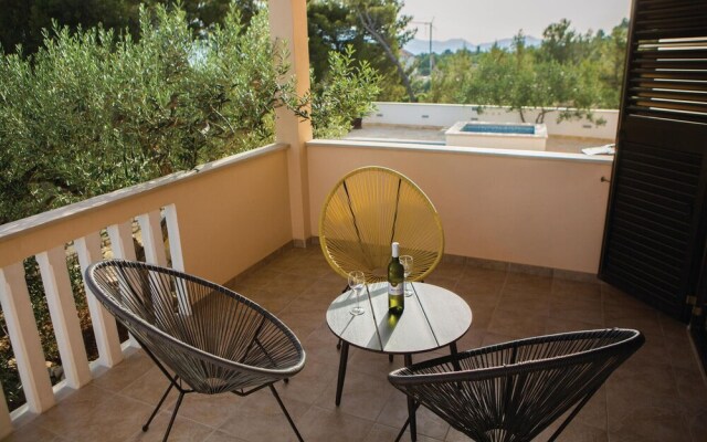 Amazing Home in Sutivan with Hot Tub, WiFi & 3 Bedrooms