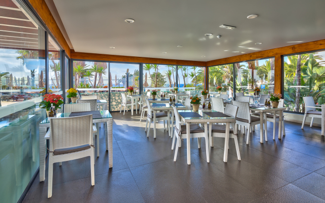 Hotel The Views Oasis - Family Friendly