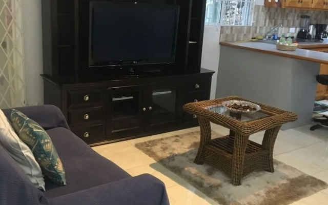 Rose View Apartment Montego Bay