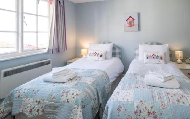 Ogilvie Lodge Apartment